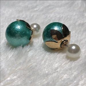 🐷 Green Foiled Faux Pearl Earring